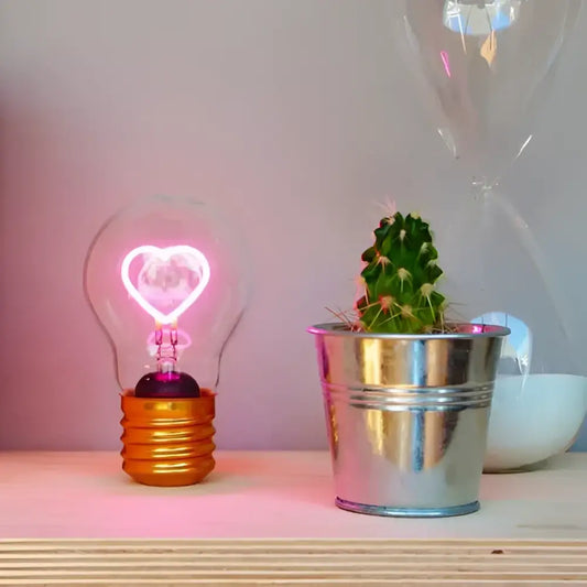 Ampoule coeur sans fil avec touche lumineuse et filament en forme de cœur rose