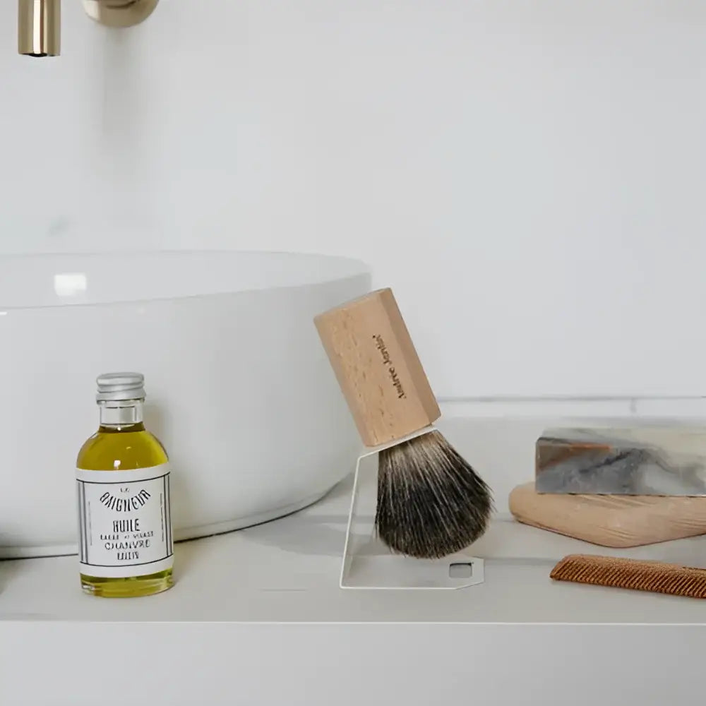 Blaireau de rasage en bois de hêtre pour prendre soin d’eux et un rasage traditionnel