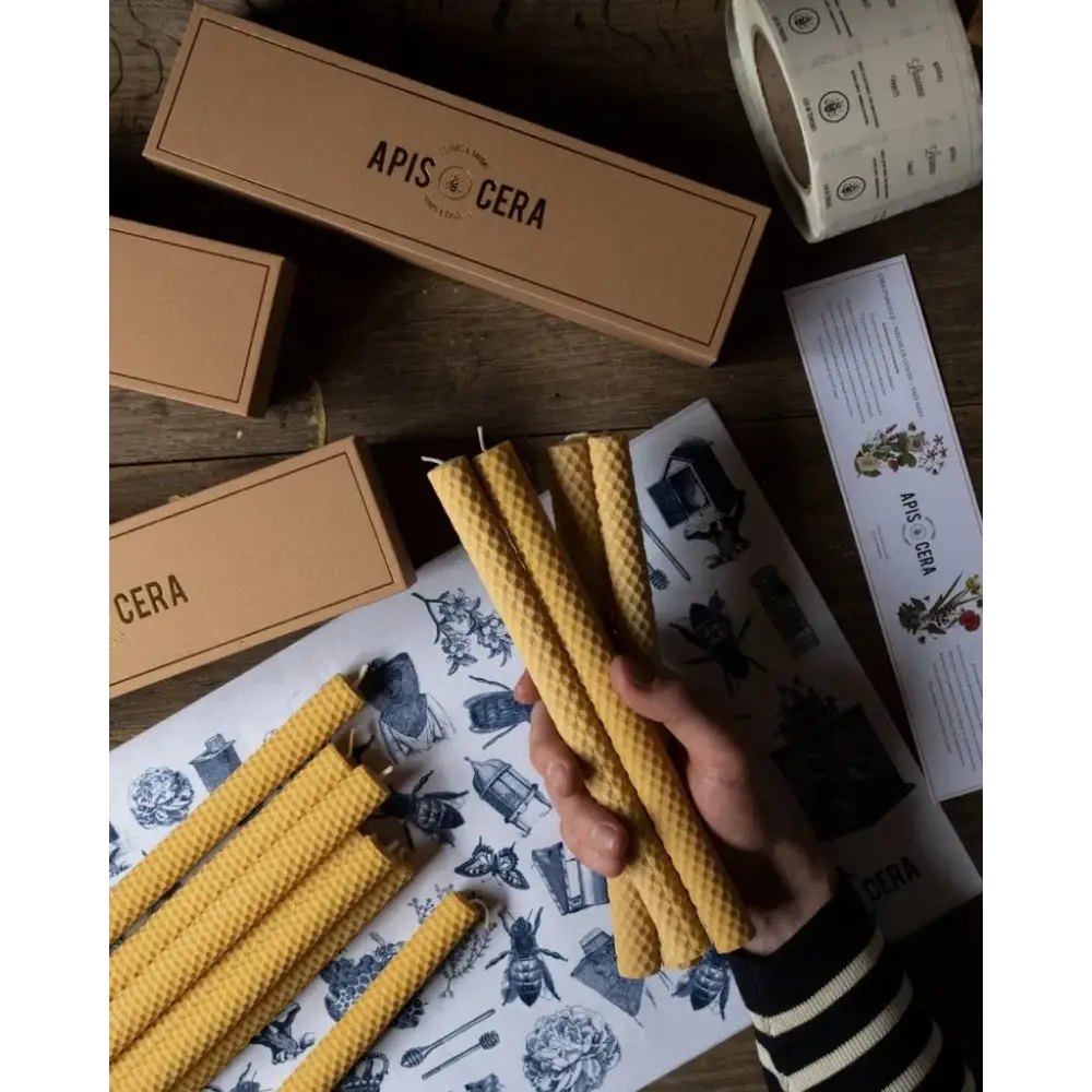 Bougies chandelles en cire d’abeille – Lucienne – boîte de 9