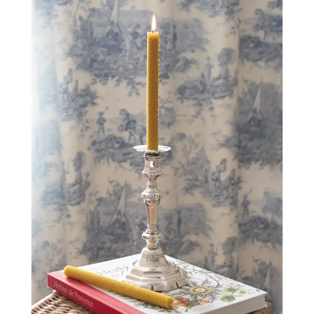 Bougies chandelles en cire d’abeille – Lucienne – boîte de 9