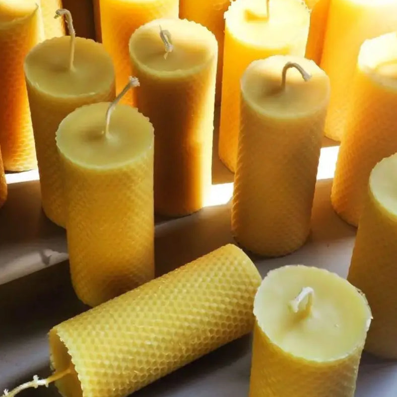 Bougies en cire d’abeille Ambroise avec mèches, boîte de 2, ambiance naturelle