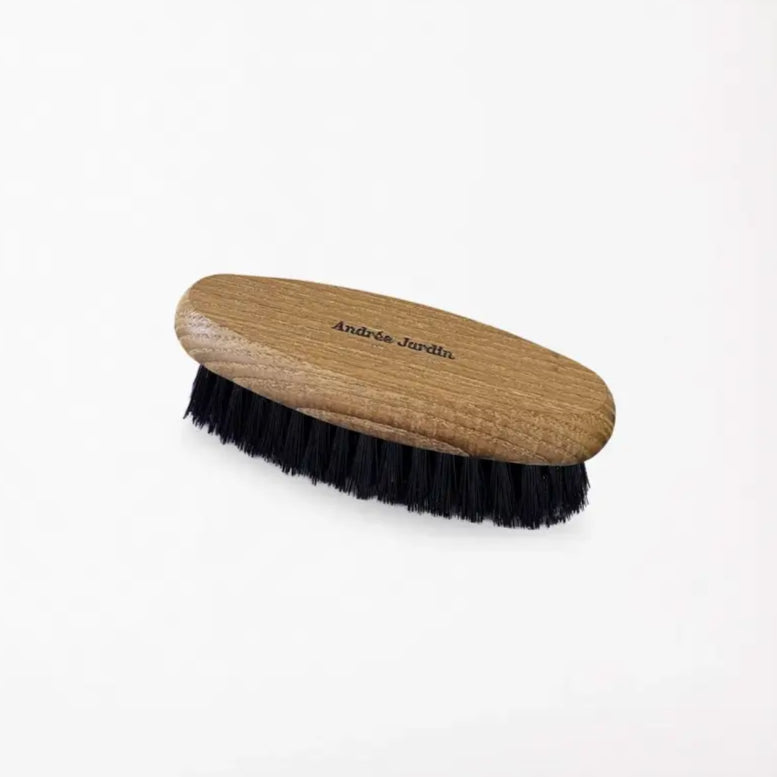 Brosse à barbe en bois de hêtre avec bristles noires pour un style naturel