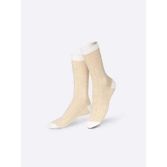 Chaussettes camembert crème à côtes avec accents blancs aux orteils et talons
