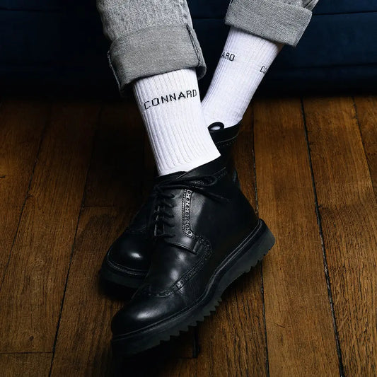 Bottes cuir noir montantes avec chaussettes connard blanches 40-45