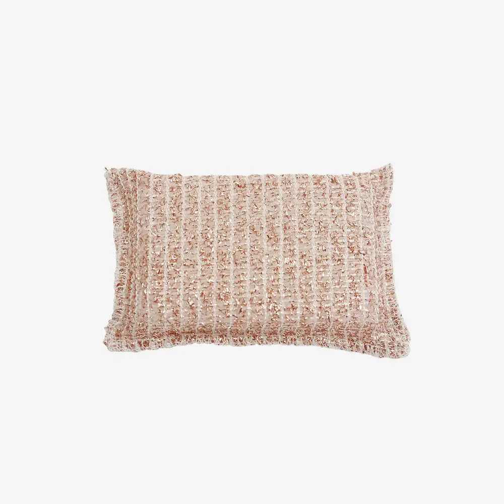 Coussin rectangulaire en tweed rose et beige avec franges, contrairement aux éponges