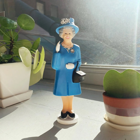 Figurine solaire Queen Reine Elisabeth Derby en résine bleue