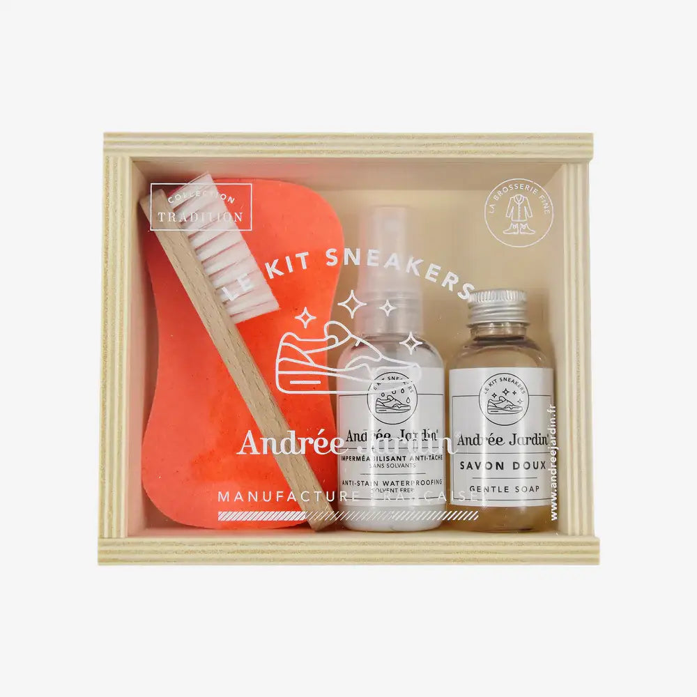 Kit d’entretien sneakers avec brosse, éponge et 2 solutions dans coffret complet