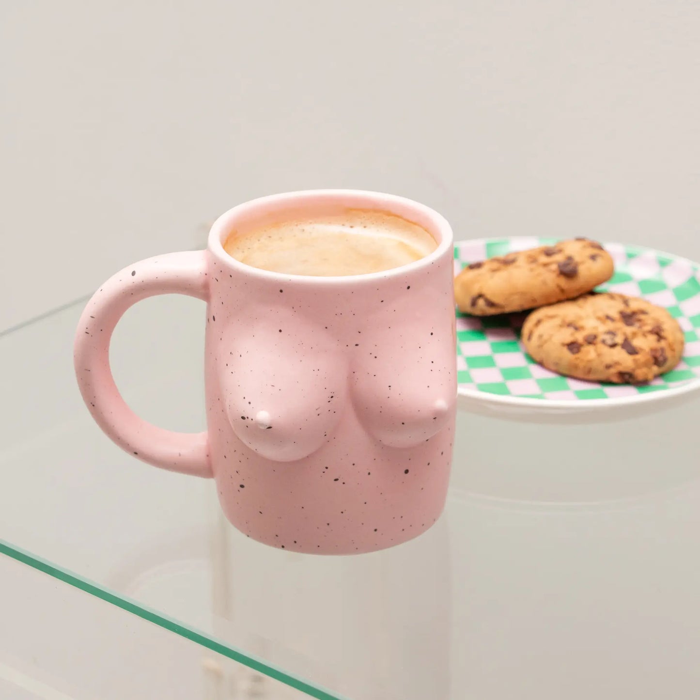 Mug boobs rose en forme de corps féminin avec message positif
