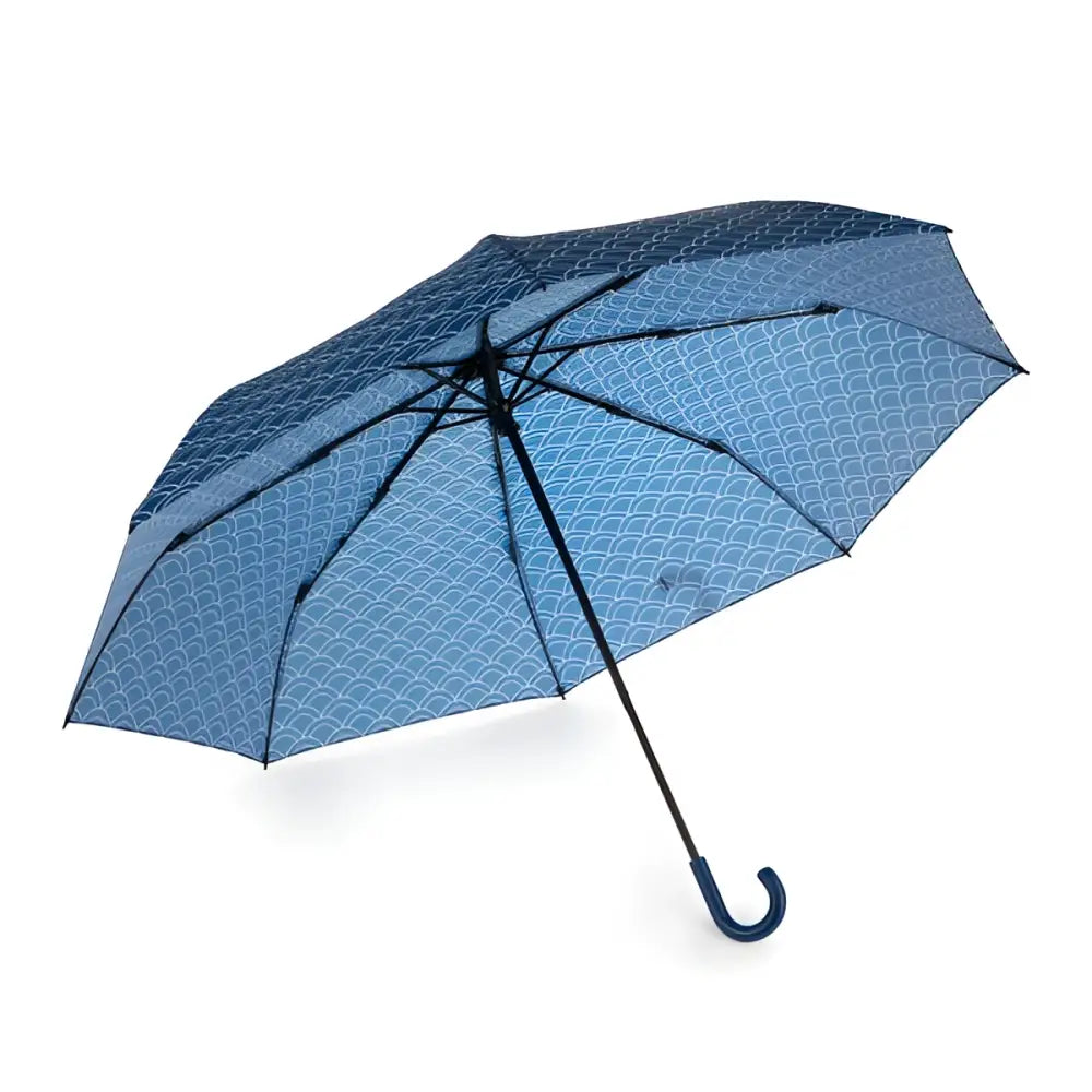Parapluie koi bleu avec motifs vagues blanches et poignée noire