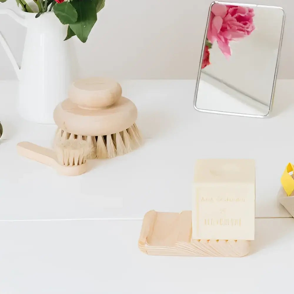 Porte-savon en bois de frêne thermo-chauffé, design épuré avec savon clair