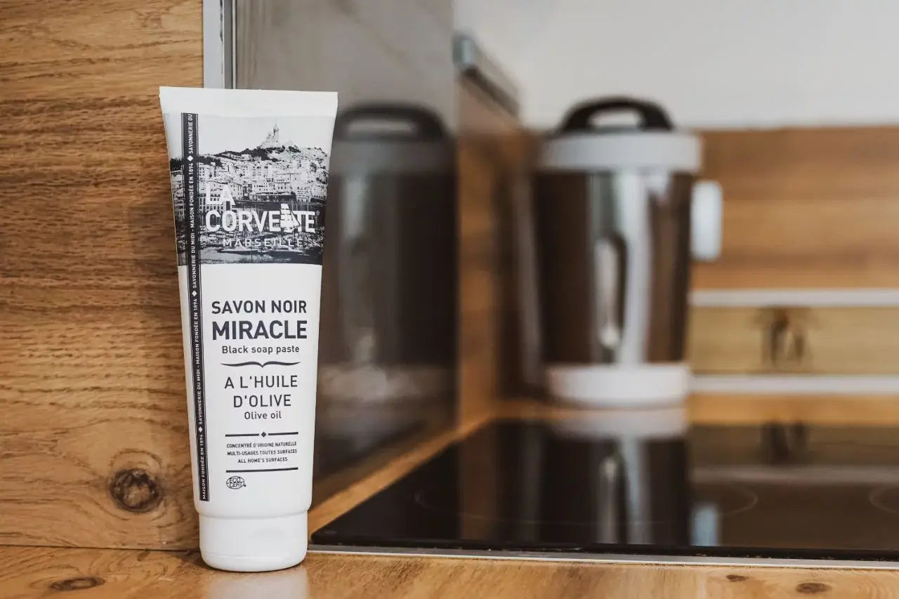 Tube de savon noir concentré à l’huile d’olive, produit chimique écologique
