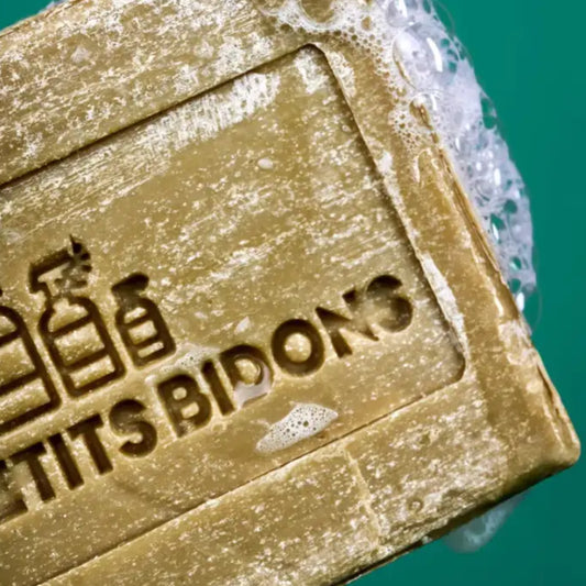 Savon solide vaisselle 200g avec design embossé et légères bulles de savon