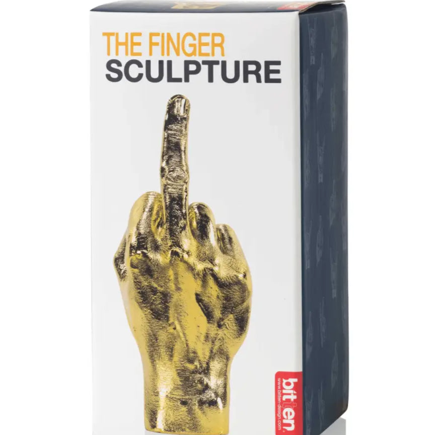 Objet décoratif main élégante en or avec sculpture main fuck dans son packaging blanc et foncé