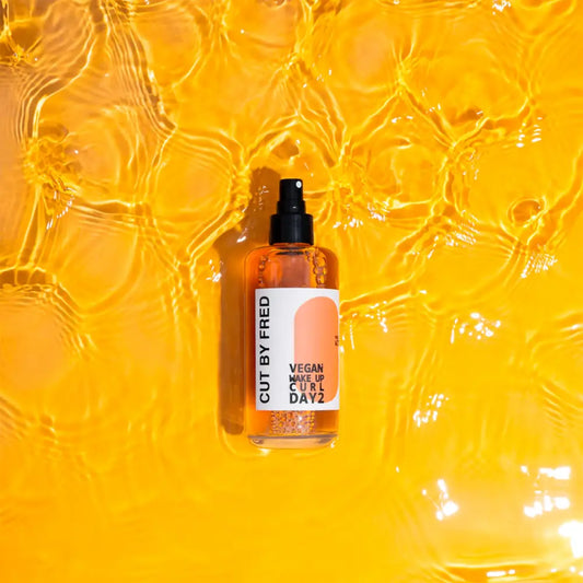 Bouteille de spray wake up curl pour cheveux texturés avec fleur d’oranger Vegan Wake Up Curl