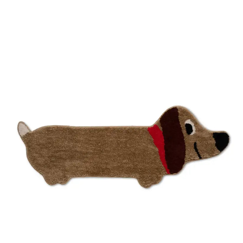 Tapis teckel en forme de chien brun avec collier rouge, élément décoratif unique