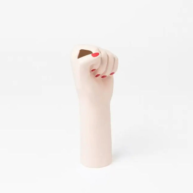 Vase girl power en céramique finition mate avec ongles rouges, déco engagée
