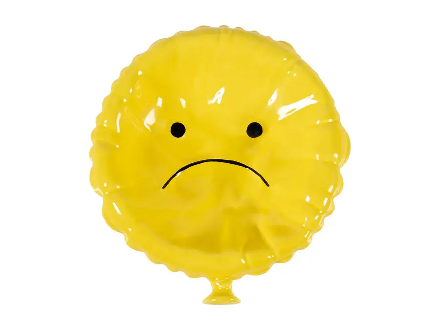 Ballon jaune en foil avec visage triste, vide poche ballon