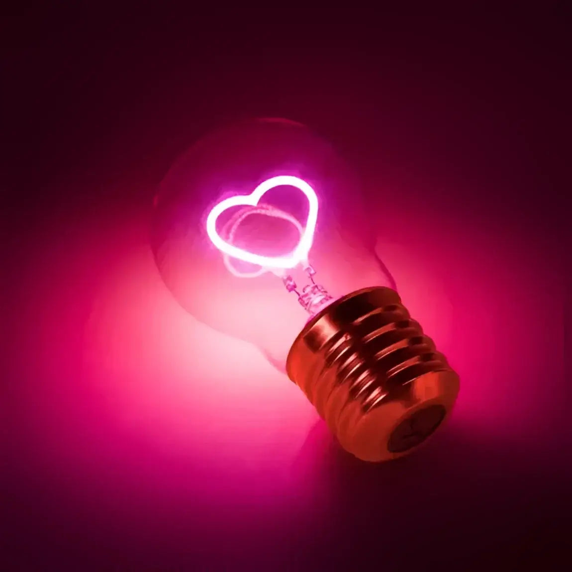 Ampoule rechargeable Coeur Sans Fil avec filament cœur rose lumineux pour ambiance cosy