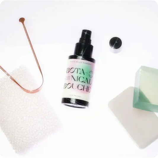 Spray bouteille sombre avec étiquette colorée pour Bain de bouche botanique haleine fraîche