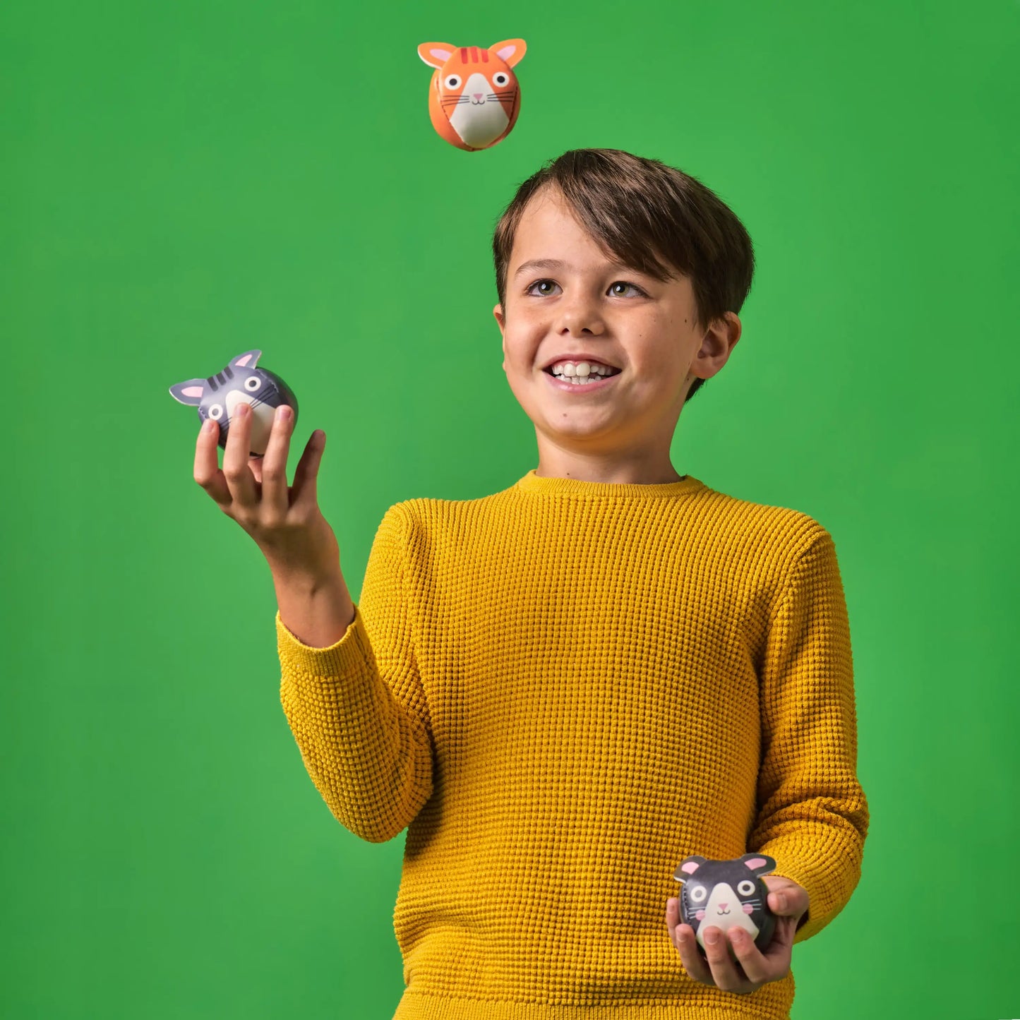 Jouet chat orange et blanc en jonglage chat Kidoki, simplicité d’utilisation