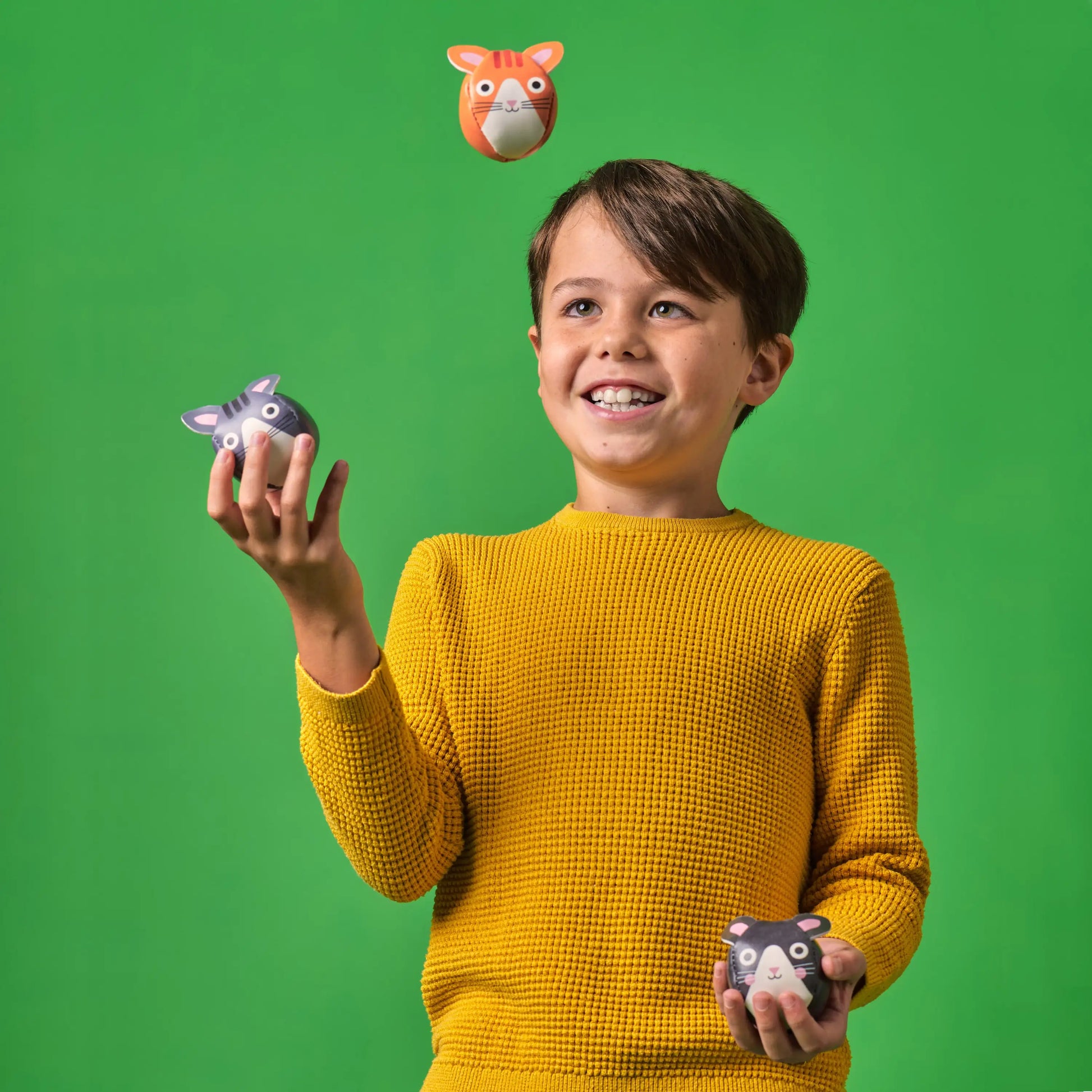 Jouet chat orange et blanc en jonglage chat Kidoki, simplicité d’utilisation