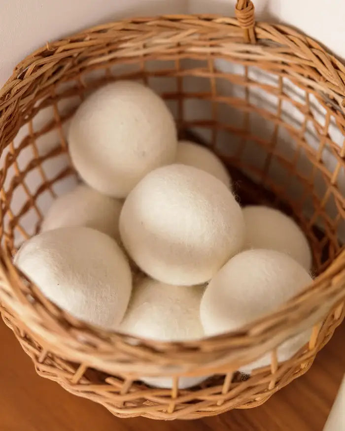 Panier tissé avec 3 balles de séchage en laine blanche, lessive plus écologique pour peaux sensibles, fabrication artisanale