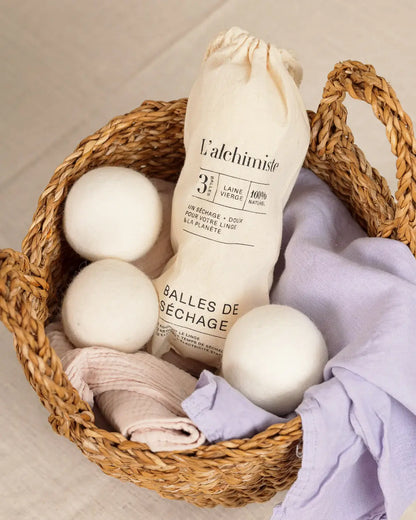 Panier tissé avec 3 balles de séchage en laine blanche pour lessive plus écologique