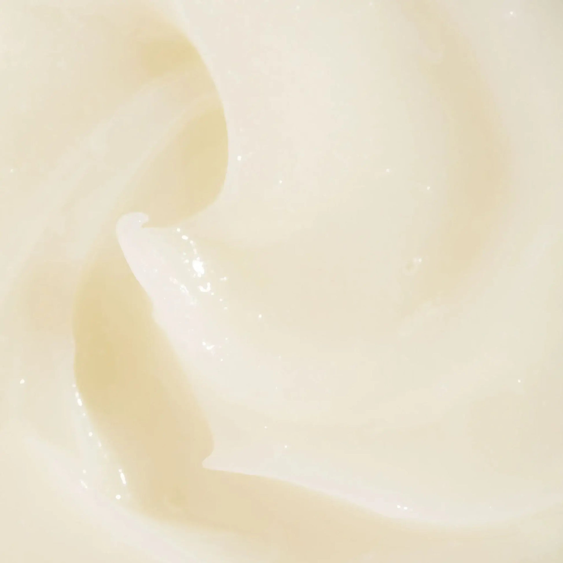 Texture crémeuse de Baume Multi-Usage Au Monoï pour peaux sensibles
