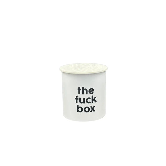Boîte À Son Fuck : pot à bougie cylindrique blanc avec couvercle, texte noir ’the fuck box’ pour humour décalé