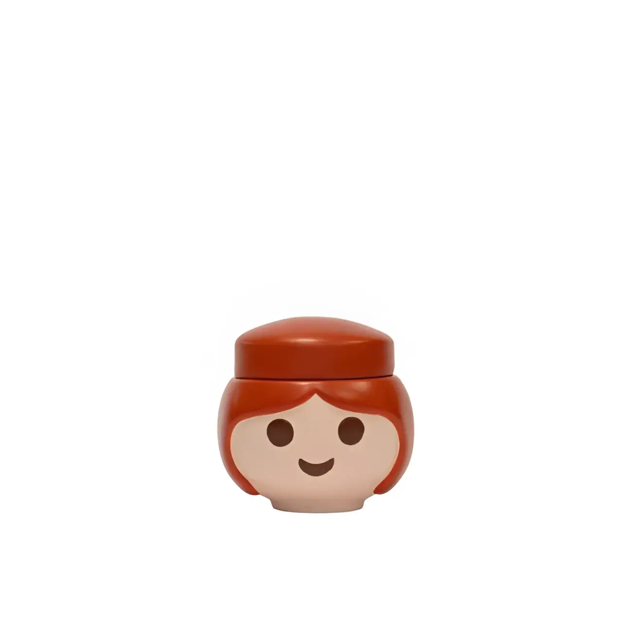 Tête figurine Playmobil style Boite Playmobil Rouge, cheveux roux courts, sourire bonne humeur et casquette rouge soignée