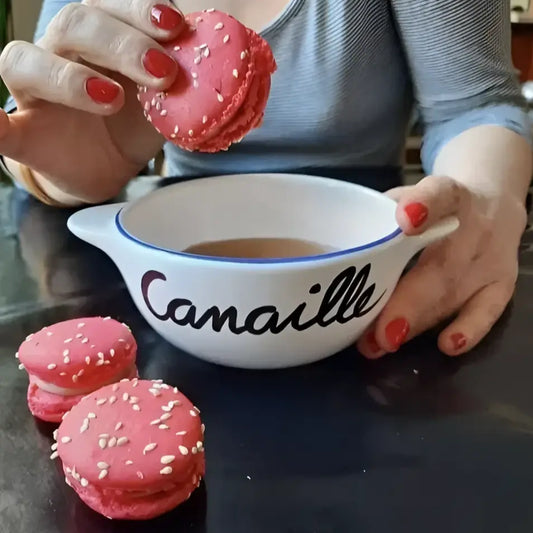 Macarons rose avec graines de sésame dans le bol breton revisité Bol Breton Canaille