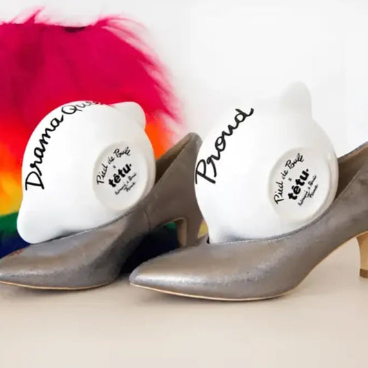 Chaussures haut de gamme bol breton revisité avec objets blancs colorés cools