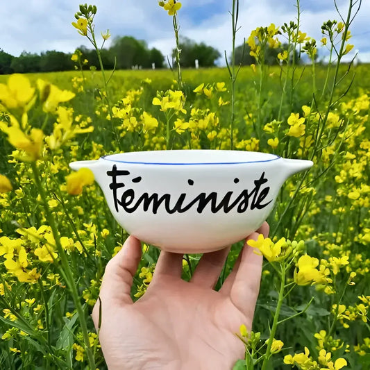 Bol breton revisité féministe en céramique blanche au liseré bleu