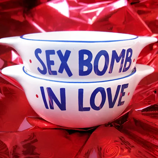 Deux bols céramiques blancs à bords bleus empilés, Bol Breton Sex Bomb