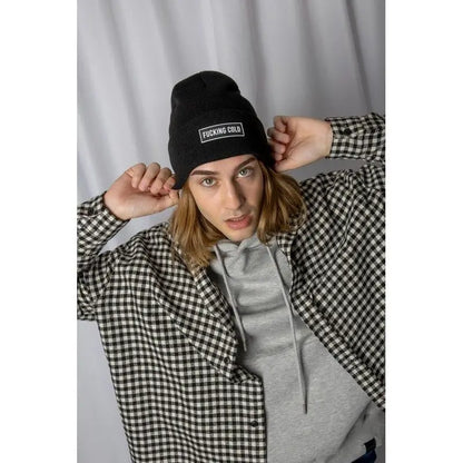 Bonnet noir avec message clair fucking cold pour affronter l’hiver