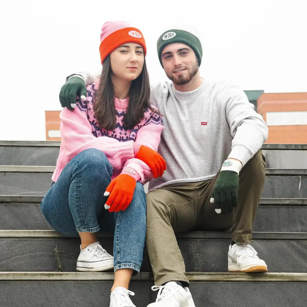 Femme en pull tricot rose violet manches longues, bonnet I’m Cold bonne humeur