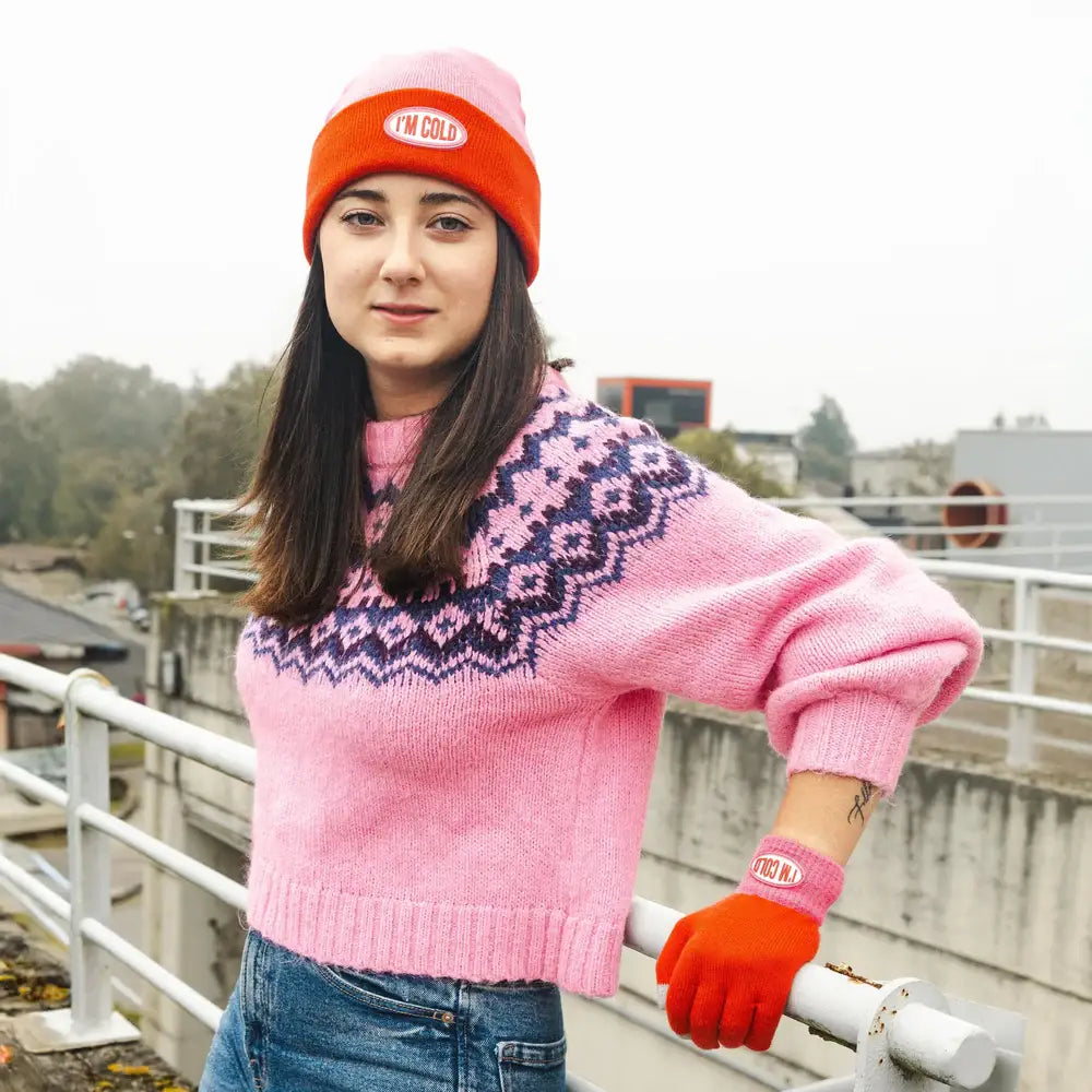 Bonnet I’m Cold rose avec gants orange, accessoire simple pour bonne humeur