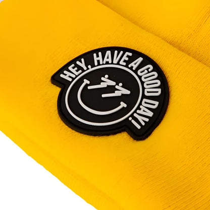 Bonnet jaune éclatant avec message positif et smiley pour bonne humeur