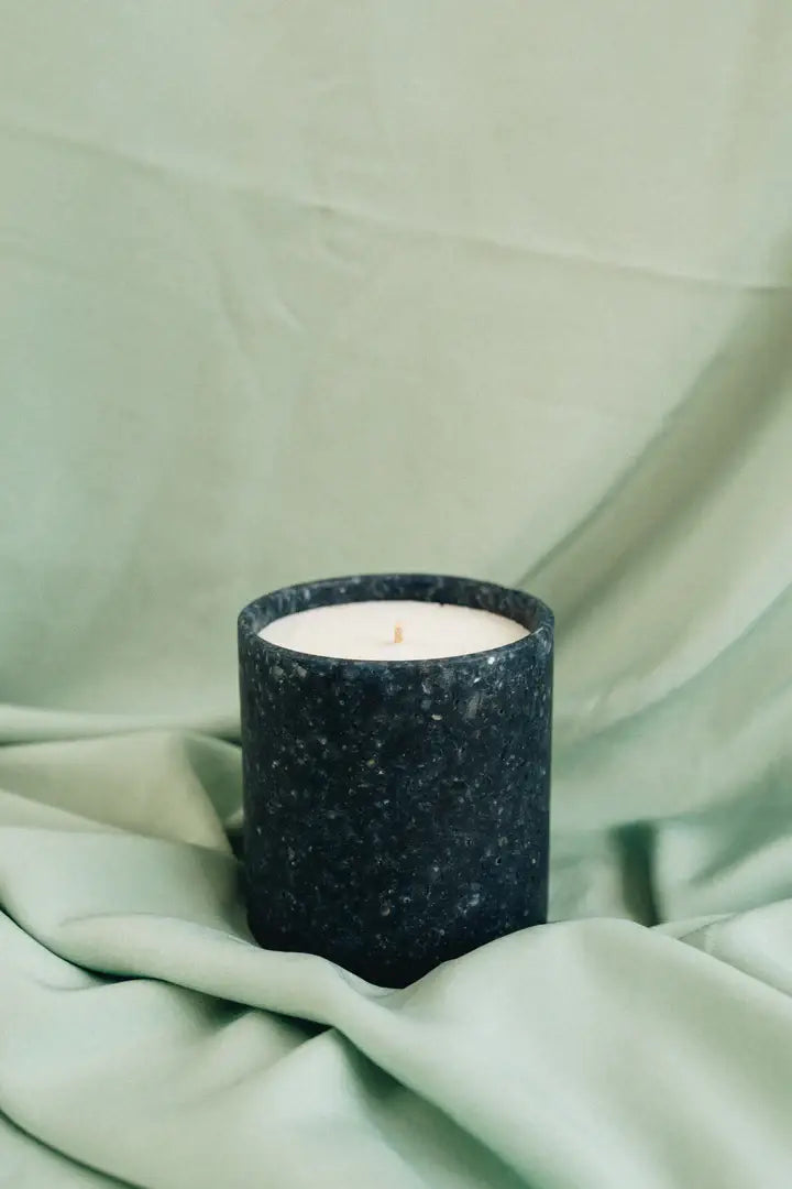 Bougie parfumée La Belle Mèche À La Feuille De Figuier noire tachetée