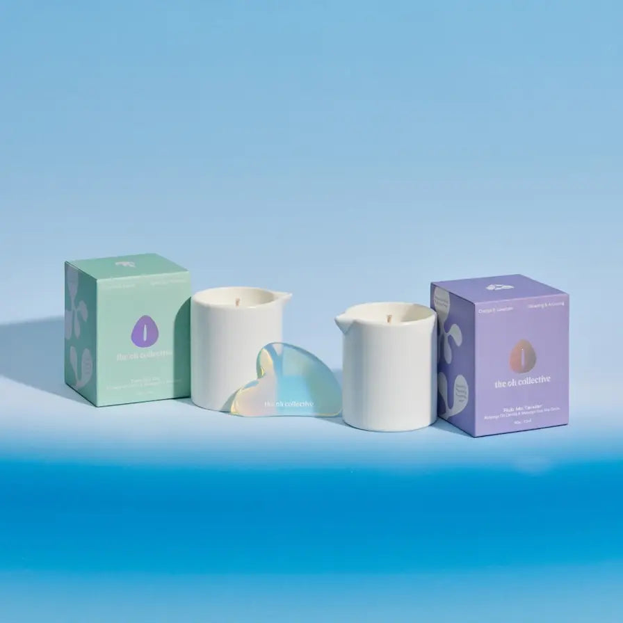 Deux bougies blanches en pots, avec boîtes verte et violette, cœur iridescent, bougie de massage avec pierre gua