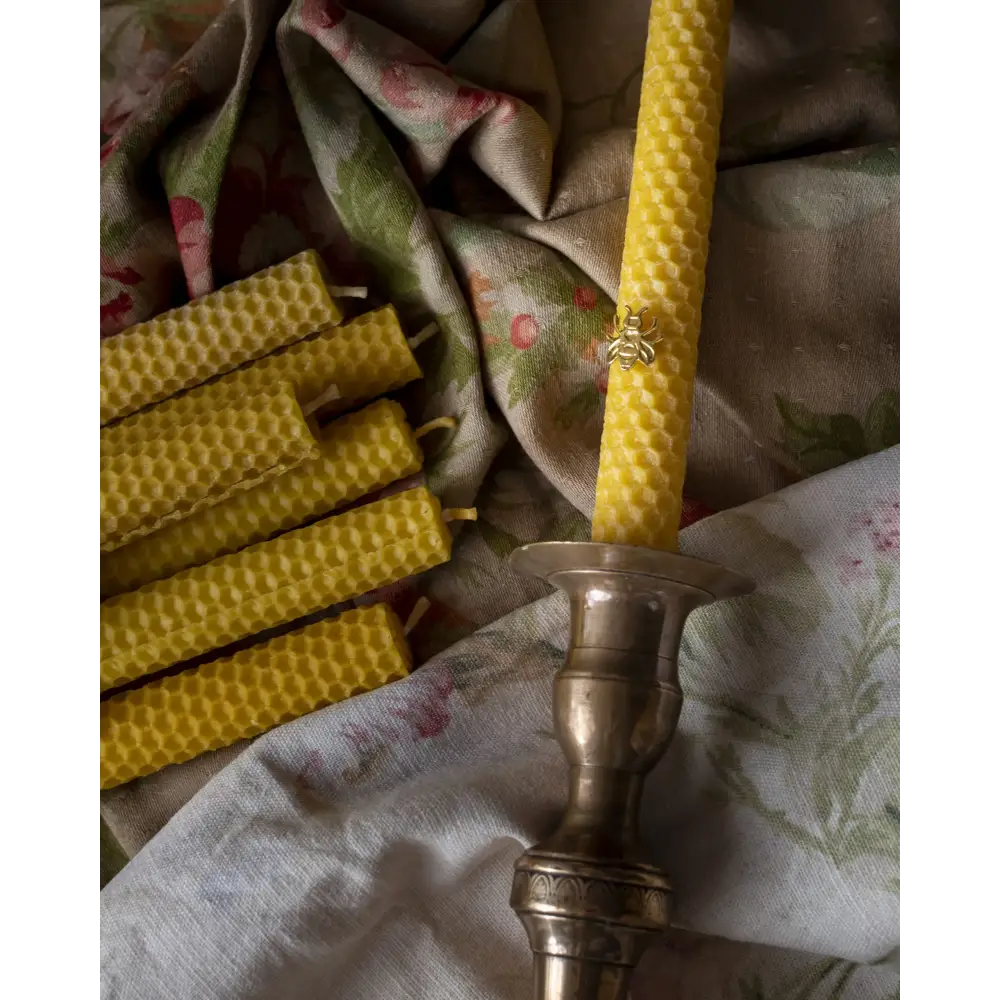 Bougies chandelles en cire d’abeille – Lucienne – boîte de 9