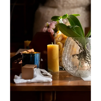 Bougies en cire d’abeille Ambroise, bougie cylindrique jaune texturée, d’abeille ambroise