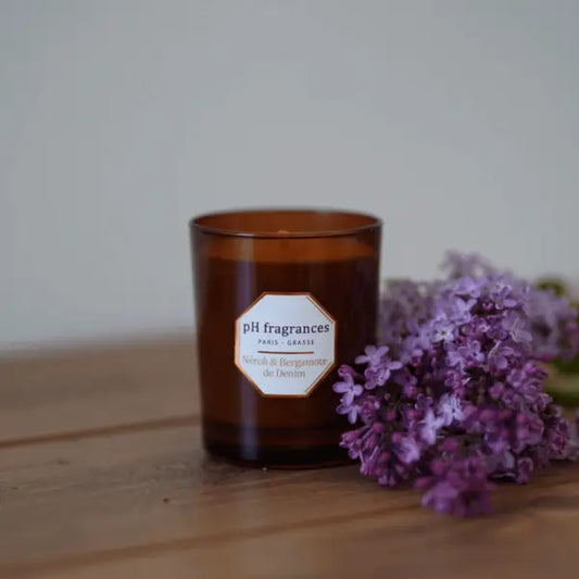 Bougies Néroli en verre ambré avec étiquette blanche, parfum d’exception et formulation clean