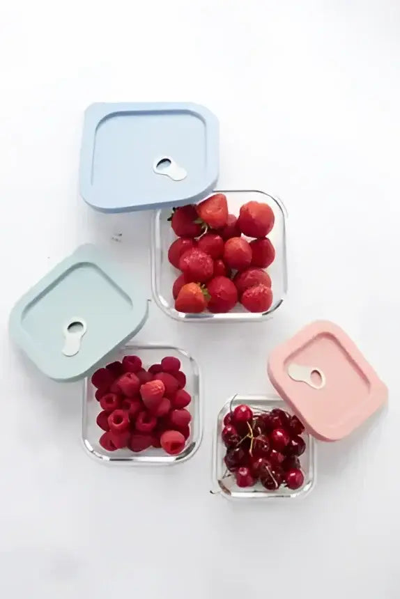 Trois bocaux verre carré 300ml silicone rose avec couvercle hermétique et baies fraîches