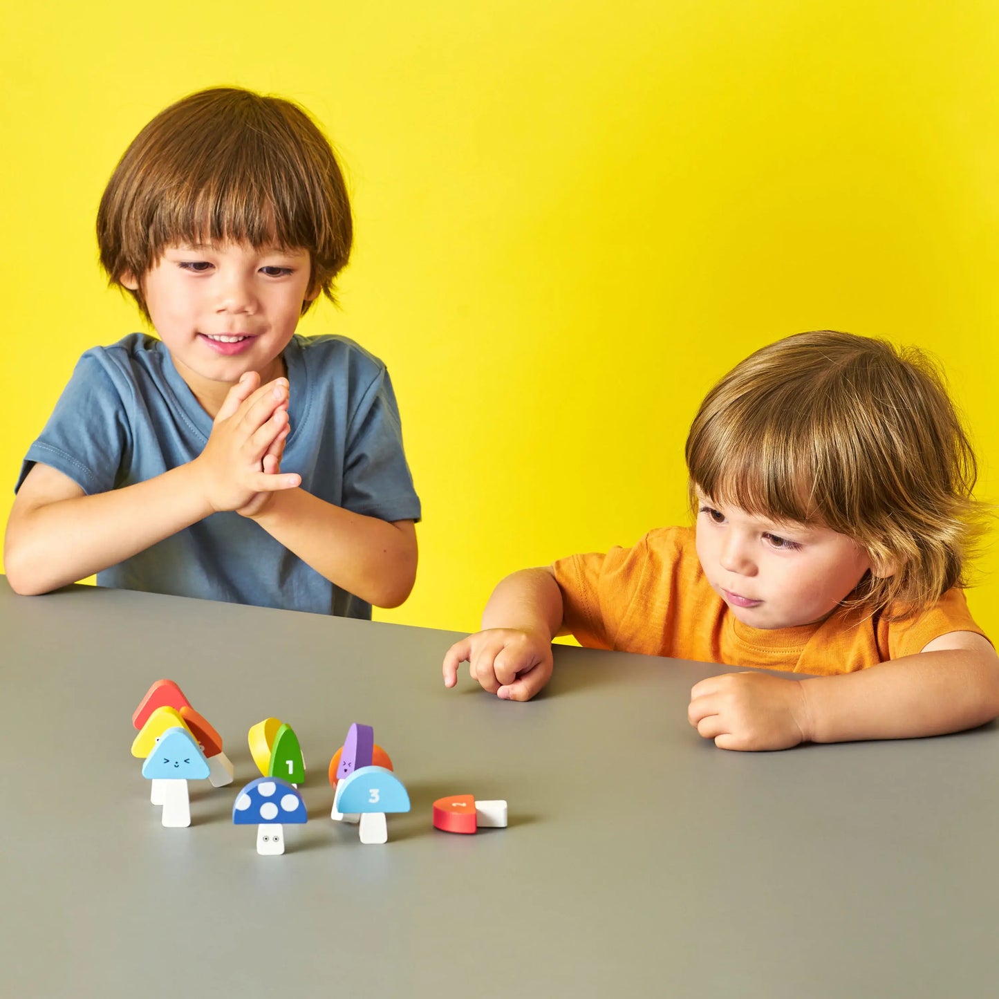 Blocs mini bowling Champignions Kidoki en bois coloré avec sourires et chiffres