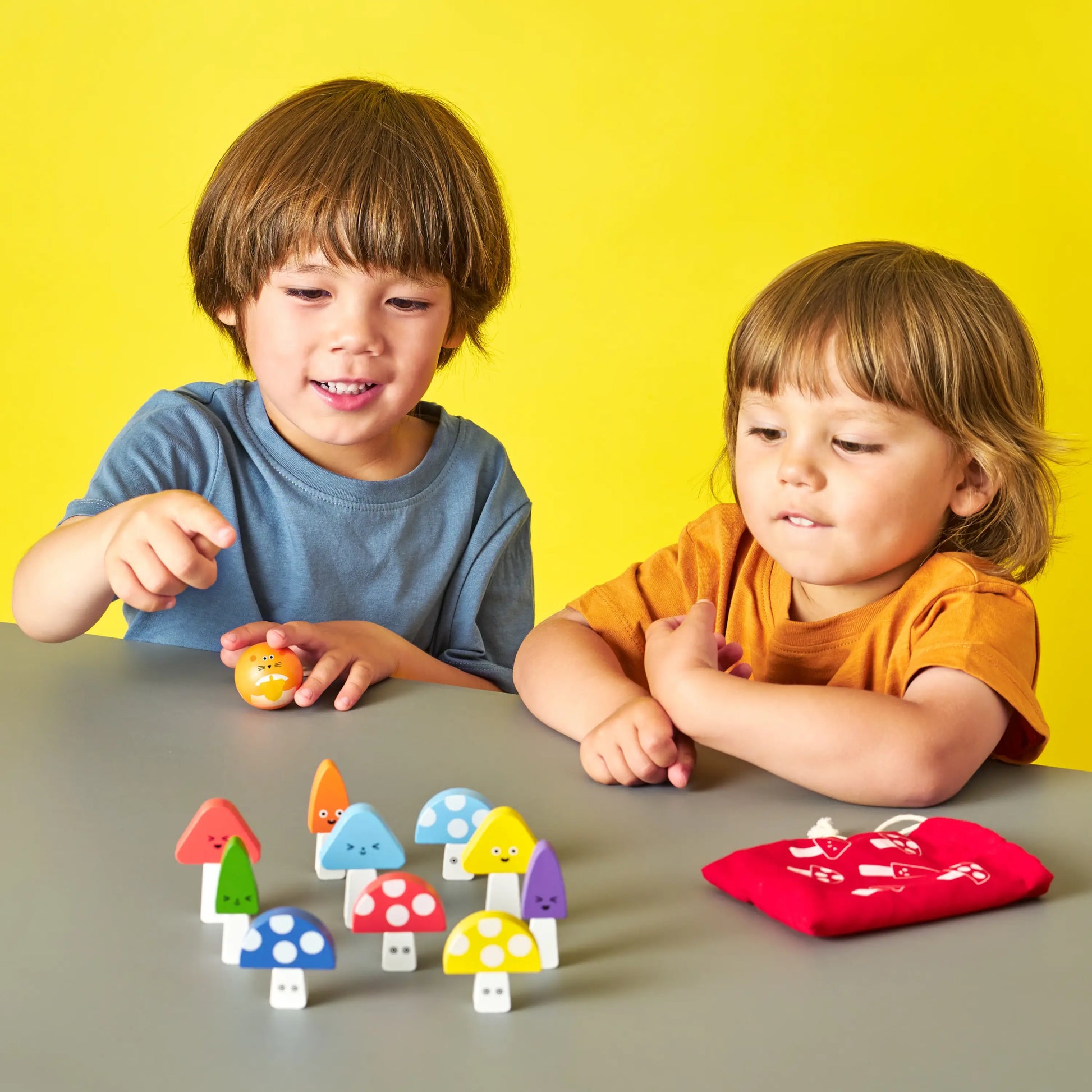 Jouets champignons mini bowling Kidoki souriants colorés