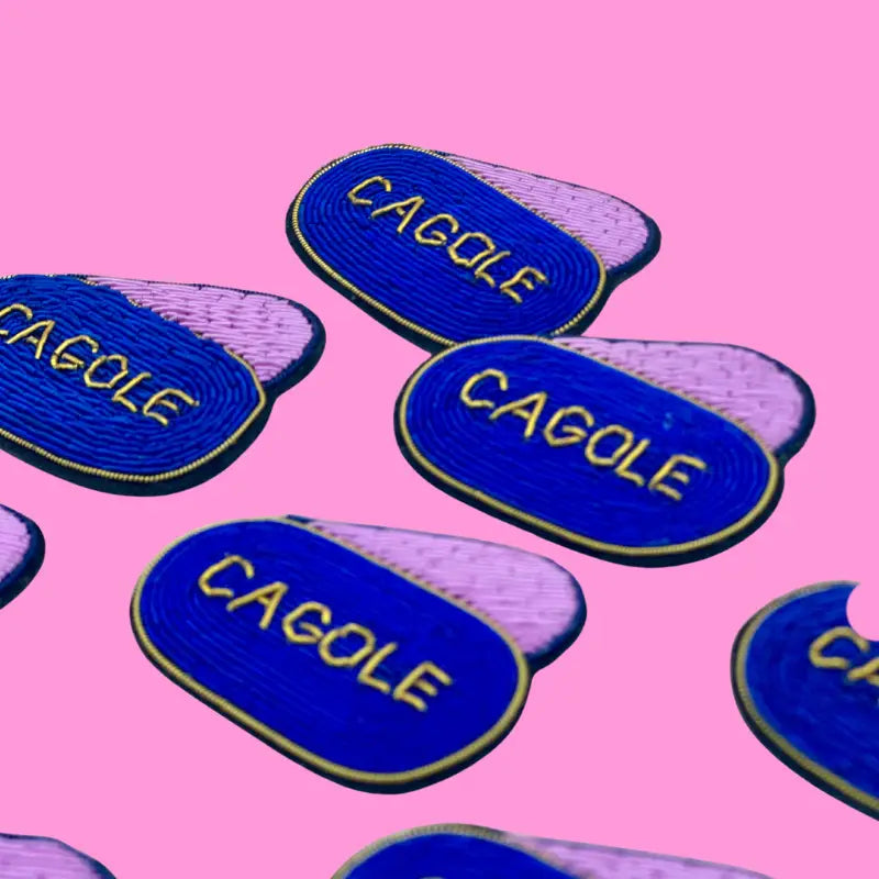 Broche Cagole