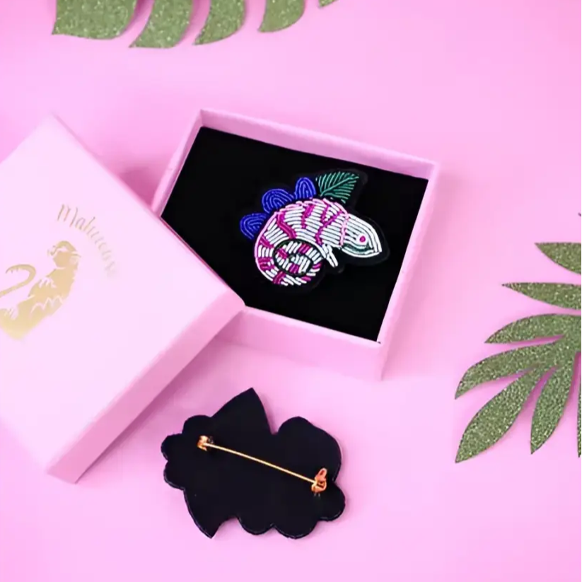 Broche caméleon