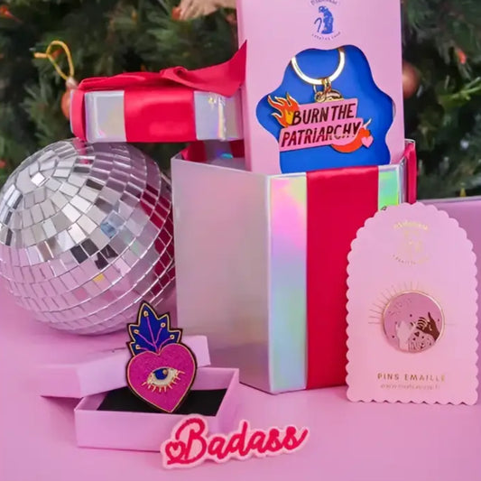 Broche ex-voto avec cœur sacré, plus qu’un simple accessoire brodée féministe