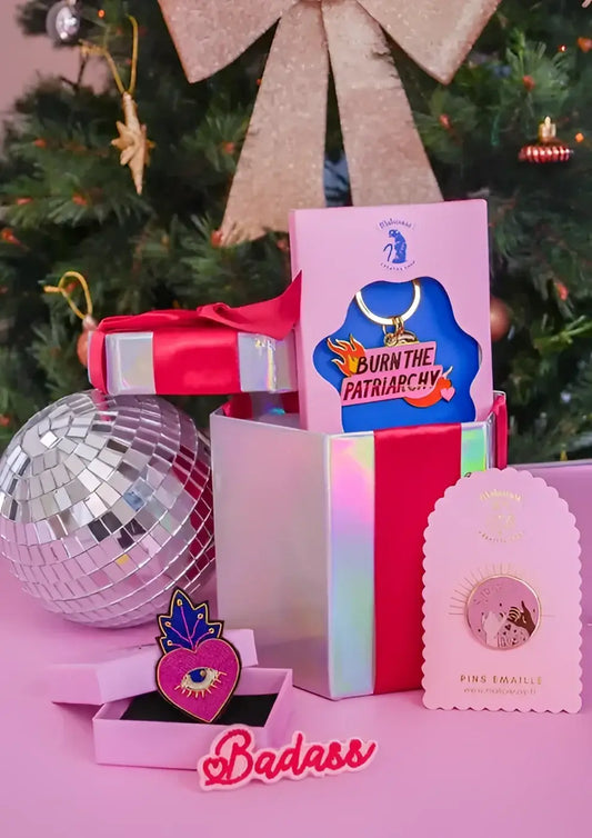 Collection de cadeaux féministes et accessoires Broche Ex-Voto avec cœur sacré et bijou textile